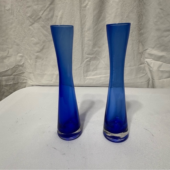 Other - Elegant cobalt blue glass hourglass-shaped bud vases